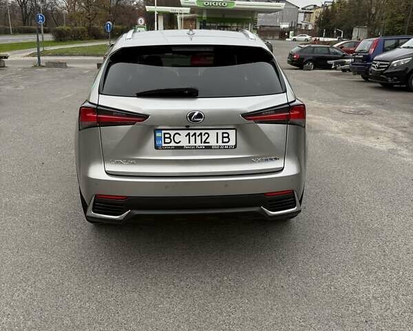 Сірий Лексус НХ, об'ємом двигуна 2.49 л та пробігом 54 тис. км за 37900 $, фото 2 на Automoto.ua