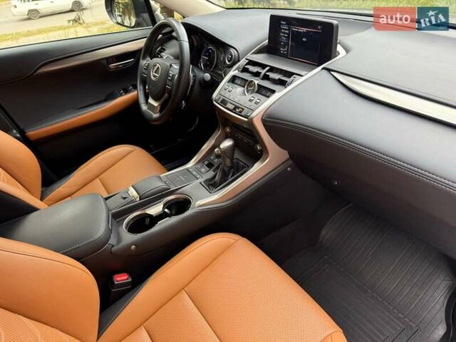 Сірий Лексус НХ, об'ємом двигуна 2.49 л та пробігом 64 тис. км за 35990 $, фото 24 на Automoto.ua