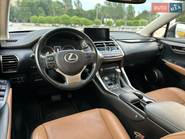 Сірий Лексус НХ, об'ємом двигуна 2 л та пробігом 70 тис. км за 25999 $, фото 22 на Automoto.ua