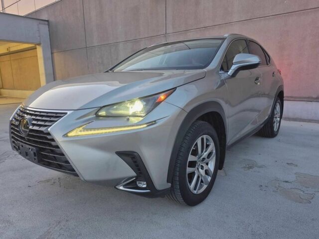 Серый Лексус НХ, объемом двигателя 2 л и пробегом 75 тыс. км за 16700 $, фото 11 на Automoto.ua