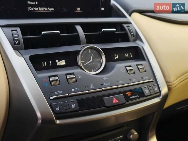 Сірий Лексус НХ, об'ємом двигуна 2.49 л та пробігом 54 тис. км за 36900 $, фото 23 на Automoto.ua