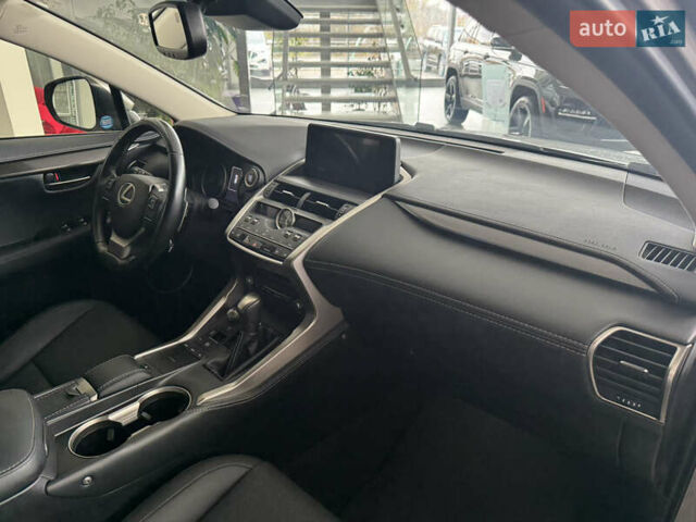 Сірий Лексус НХ, об'ємом двигуна 2 л та пробігом 26 тис. км за 29990 $, фото 24 на Automoto.ua