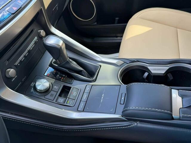 Серый Лексус НХ, объемом двигателя 2 л и пробегом 41 тыс. км за 14500 $, фото 9 на Automoto.ua