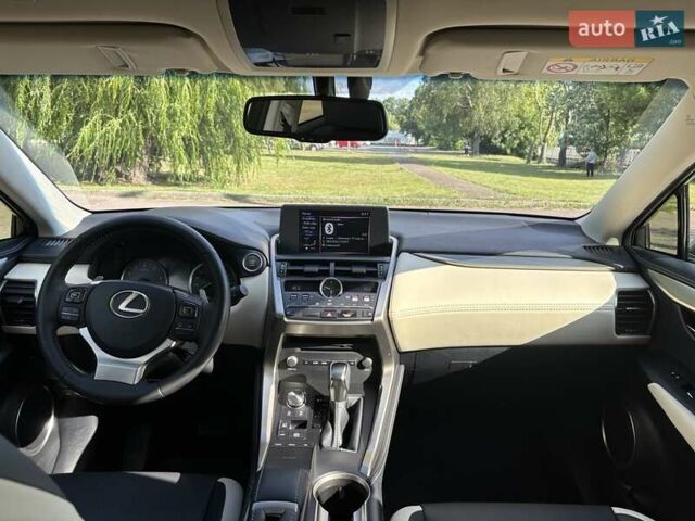 Серый Лексус НХ, объемом двигателя 2 л и пробегом 152 тыс. км за 30900 $, фото 12 на Automoto.ua