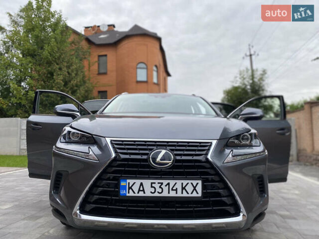 Сірий Лексус НХ, об'ємом двигуна 2.49 л та пробігом 43 тис. км за 33500 $, фото 1 на Automoto.ua