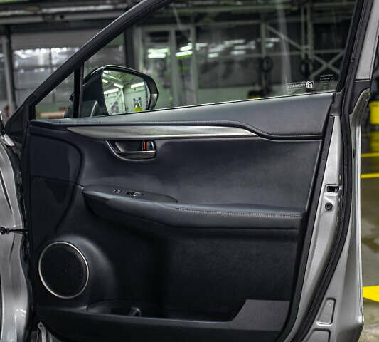 Сірий Лексус НХ, об'ємом двигуна 2 л та пробігом 29 тис. км за 35200 $, фото 38 на Automoto.ua