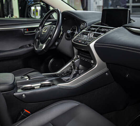 Серый Лексус НХ, объемом двигателя 2 л и пробегом 29 тыс. км за 33800 $, фото 61 на Automoto.ua