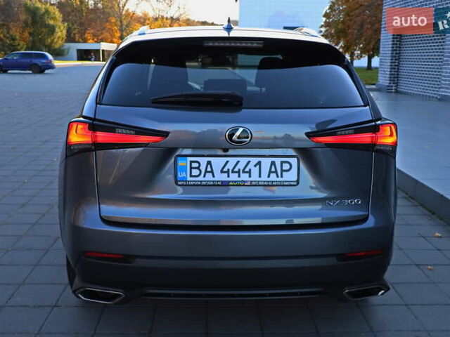 Сірий Лексус НХ, об'ємом двигуна 2 л та пробігом 61 тис. км за 35555 $, фото 4 на Automoto.ua