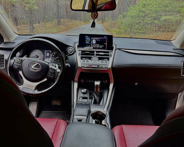 Сірий Лексус НХ, об'ємом двигуна 1.99 л та пробігом 94 тис. км за 32500 $, фото 1 на Automoto.ua