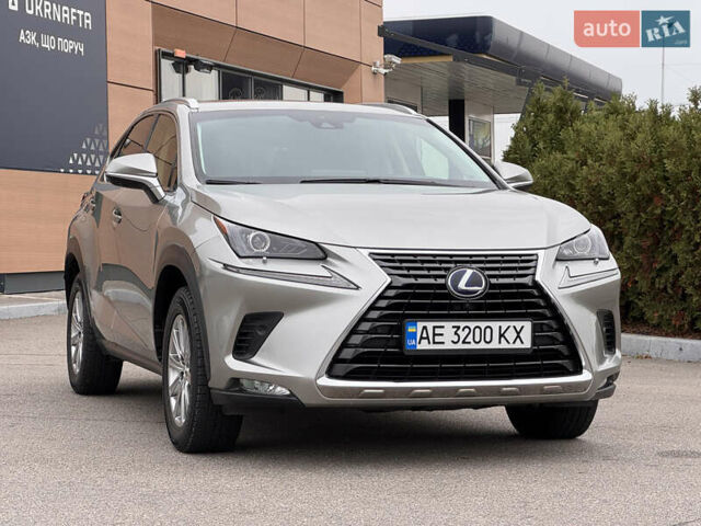 Сірий Лексус НХ, об'ємом двигуна 2 л та пробігом 63 тис. км за 30500 $, фото 5 на Automoto.ua