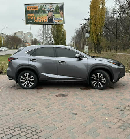 Серый Лексус НХ, объемом двигателя 2 л и пробегом 69 тыс. км за 30900 $, фото 4 на Automoto.ua