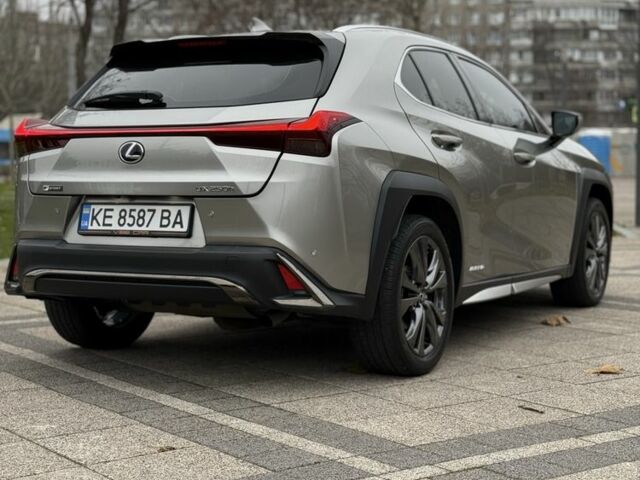 Сірий Лексус НХ, об'ємом двигуна 2 л та пробігом 35 тис. км за 29900 $, фото 3 на Automoto.ua