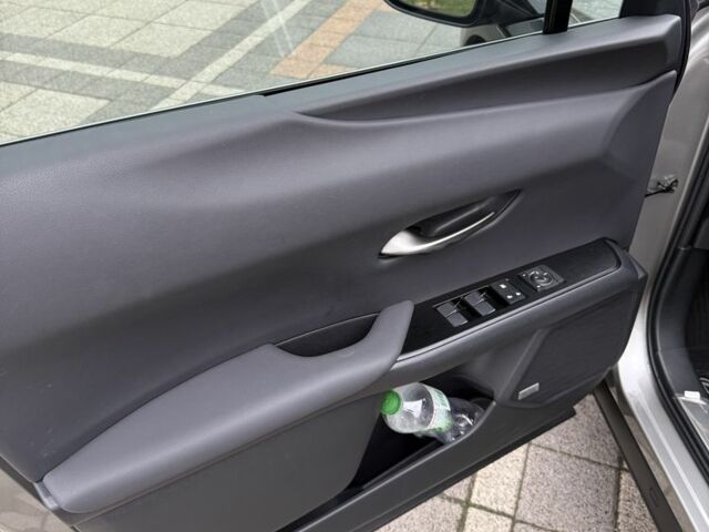 Сірий Лексус НХ, об'ємом двигуна 2 л та пробігом 35 тис. км за 29900 $, фото 10 на Automoto.ua