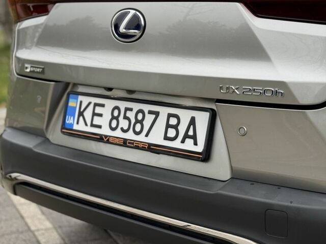 Сірий Лексус НХ, об'ємом двигуна 2 л та пробігом 35 тис. км за 29900 $, фото 5 на Automoto.ua