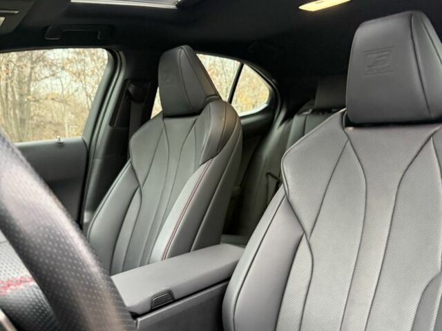 Сірий Лексус НХ, об'ємом двигуна 2 л та пробігом 35 тис. км за 29900 $, фото 18 на Automoto.ua