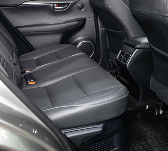 Сірий Лексус НХ, об'ємом двигуна 2 л та пробігом 29 тис. км за 35200 $, фото 39 на Automoto.ua