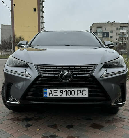 Серый Лексус НХ, объемом двигателя 2 л и пробегом 69 тыс. км за 30900 $, фото 6 на Automoto.ua