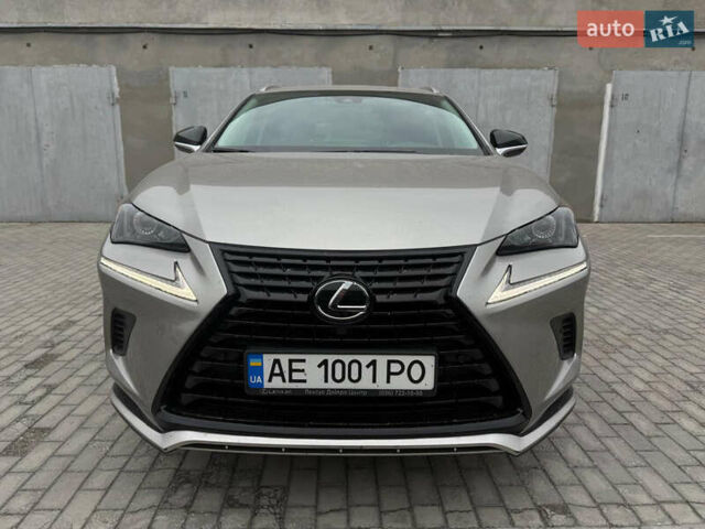 Серый Лексус НХ, объемом двигателя 2 л и пробегом 48 тыс. км за 32000 $, фото 2 на Automoto.ua