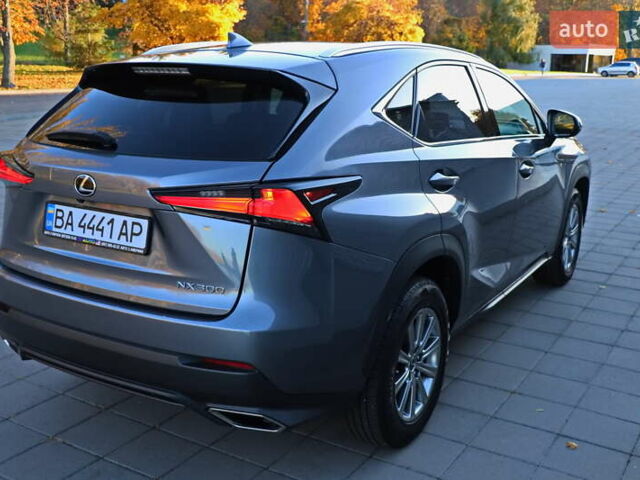 Сірий Лексус НХ, об'ємом двигуна 2 л та пробігом 61 тис. км за 35555 $, фото 5 на Automoto.ua
