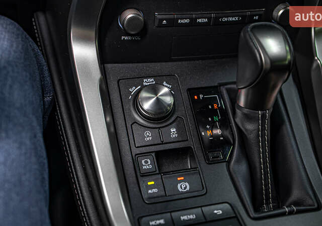 Серый Лексус НХ, объемом двигателя 2 л и пробегом 29 тыс. км за 33800 $, фото 32 на Automoto.ua