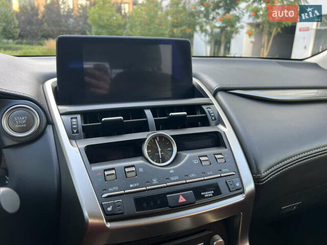 Сірий Лексус НХ, об'ємом двигуна 1.99 л та пробігом 55 тис. км за 34800 $, фото 41 на Automoto.ua