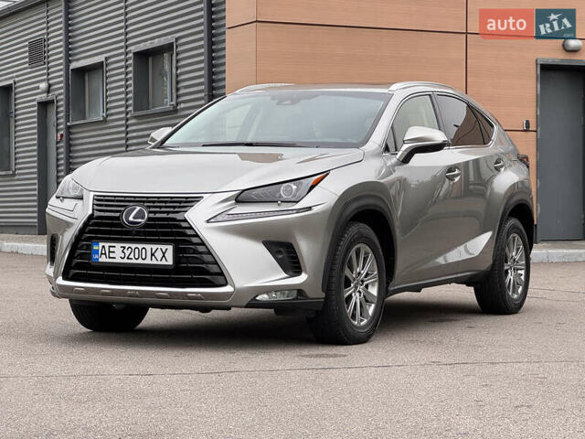 Сірий Лексус НХ, об'ємом двигуна 2 л та пробігом 63 тис. км за 30500 $, фото 6 на Automoto.ua