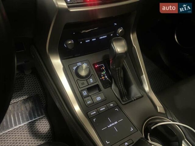 Сірий Лексус НХ, об'ємом двигуна 2 л та пробігом 55 тис. км за 29999 $, фото 25 на Automoto.ua