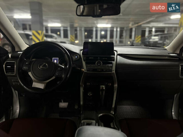 Сірий Лексус НХ, об'ємом двигуна 1.99 л та пробігом 48 тис. км за 32900 $, фото 30 на Automoto.ua