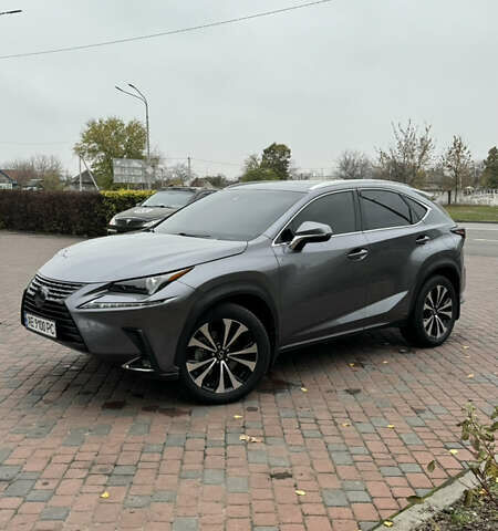 Серый Лексус НХ, объемом двигателя 2 л и пробегом 69 тыс. км за 30900 $, фото 7 на Automoto.ua