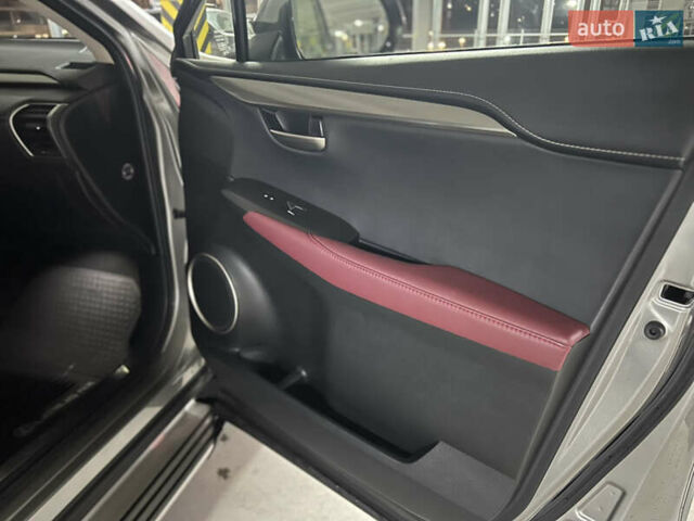 Сірий Лексус НХ, об'ємом двигуна 1.99 л та пробігом 48 тис. км за 32900 $, фото 28 на Automoto.ua