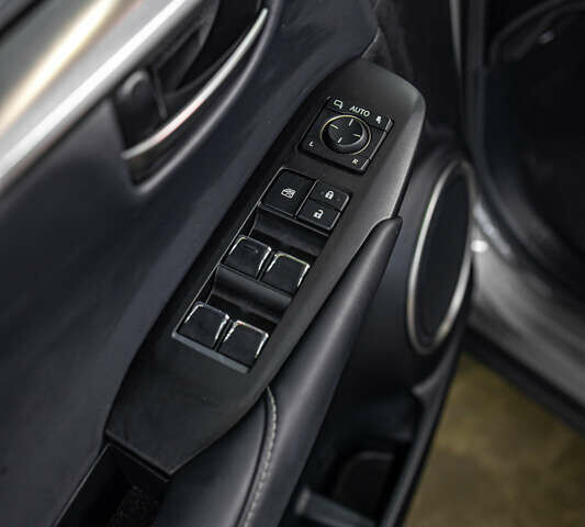 Серый Лексус НХ, объемом двигателя 2 л и пробегом 29 тыс. км за 33800 $, фото 58 на Automoto.ua