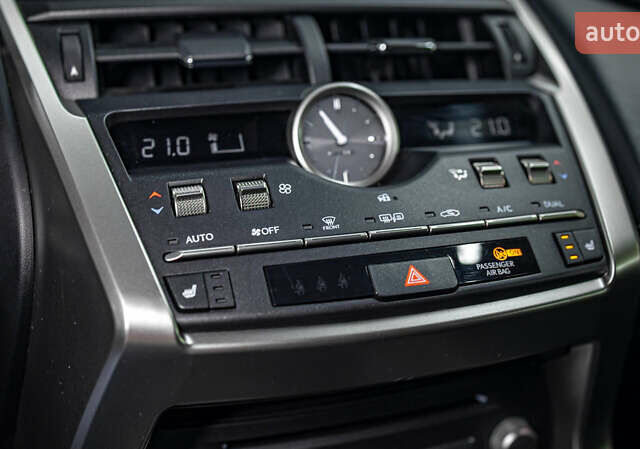 Сірий Лексус НХ, об'ємом двигуна 2 л та пробігом 29 тис. км за 35200 $, фото 27 на Automoto.ua