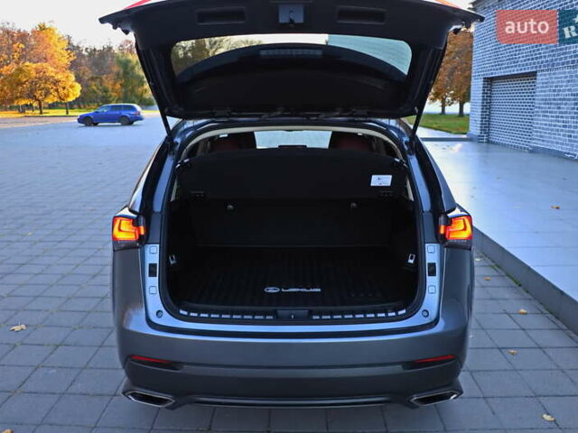 Сірий Лексус НХ, об'ємом двигуна 2 л та пробігом 61 тис. км за 35555 $, фото 9 на Automoto.ua