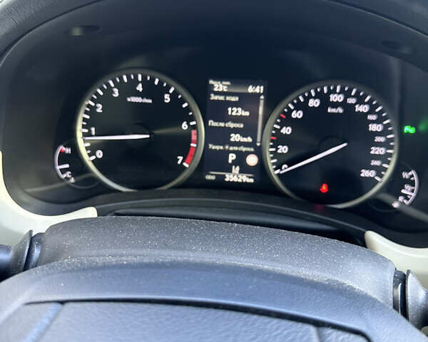 Серый Лексус НХ, объемом двигателя 2 л и пробегом 33 тыс. км за 39200 $, фото 1 на Automoto.ua