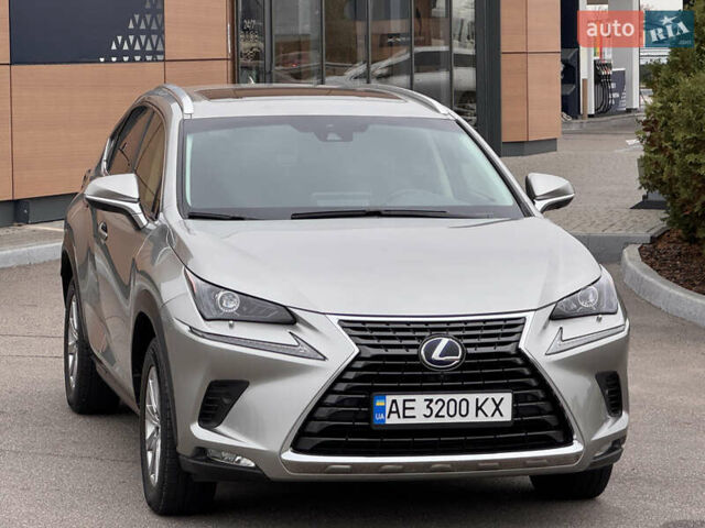 Сірий Лексус НХ, об'ємом двигуна 2 л та пробігом 63 тис. км за 30500 $, фото 2 на Automoto.ua