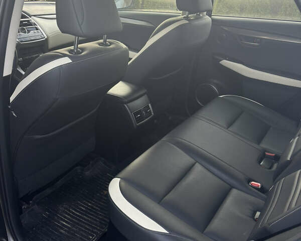 Сірий Лексус НХ, об'ємом двигуна 1.99 л та пробігом 100 тис. км за 38000 $, фото 4 на Automoto.ua