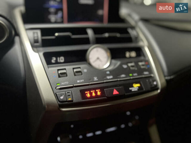 Сірий Лексус НХ, об'ємом двигуна 1.99 л та пробігом 48 тис. км за 32900 $, фото 36 на Automoto.ua