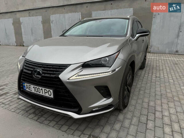 Серый Лексус НХ, объемом двигателя 2 л и пробегом 48 тыс. км за 32000 $, фото 1 на Automoto.ua