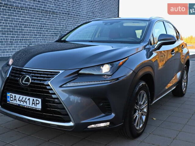 Сірий Лексус НХ, об'ємом двигуна 2 л та пробігом 61 тис. км за 35555 $, фото 2 на Automoto.ua