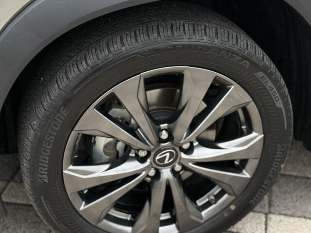 Сірий Лексус НХ, об'ємом двигуна 2 л та пробігом 35 тис. км за 29900 $, фото 6 на Automoto.ua