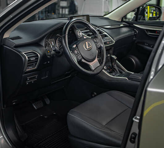 Серый Лексус НХ, объемом двигателя 2 л и пробегом 29 тыс. км за 33800 $, фото 60 на Automoto.ua