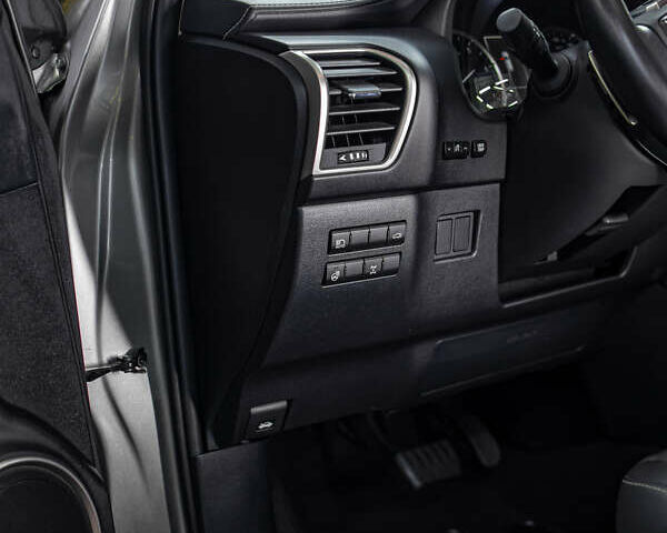 Серый Лексус НХ, объемом двигателя 2 л и пробегом 29 тыс. км за 33800 $, фото 57 на Automoto.ua