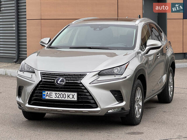 Сірий Лексус НХ, об'ємом двигуна 2 л та пробігом 63 тис. км за 30500 $, фото 3 на Automoto.ua