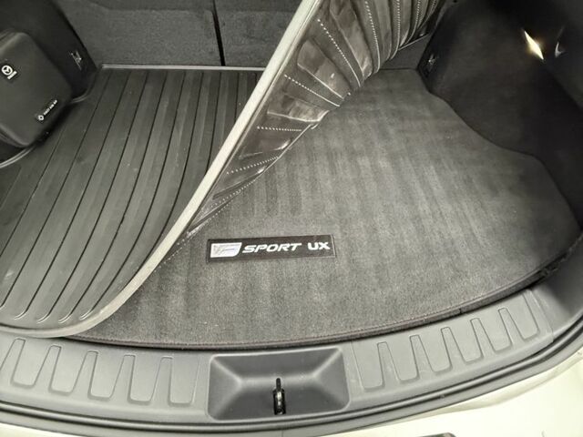 Сірий Лексус НХ, об'ємом двигуна 2 л та пробігом 35 тис. км за 29900 $, фото 21 на Automoto.ua