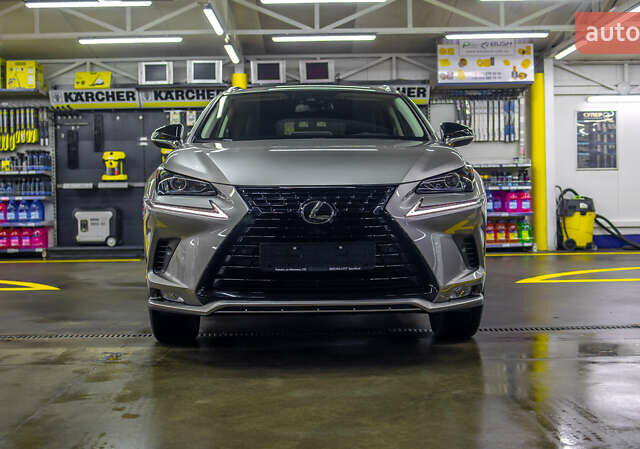 Серый Лексус НХ, объемом двигателя 2 л и пробегом 29 тыс. км за 33800 $, фото 10 на Automoto.ua