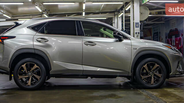 Серый Лексус НХ, объемом двигателя 2 л и пробегом 29 тыс. км за 33800 $, фото 9 на Automoto.ua