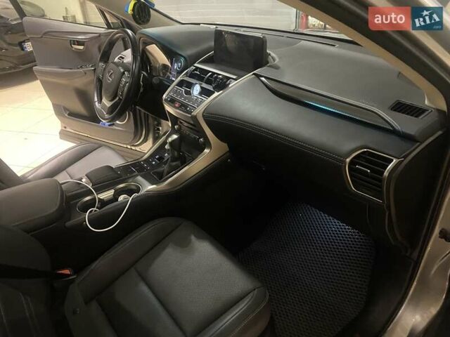 Сірий Лексус НХ, об'ємом двигуна 2 л та пробігом 55 тис. км за 29999 $, фото 29 на Automoto.ua