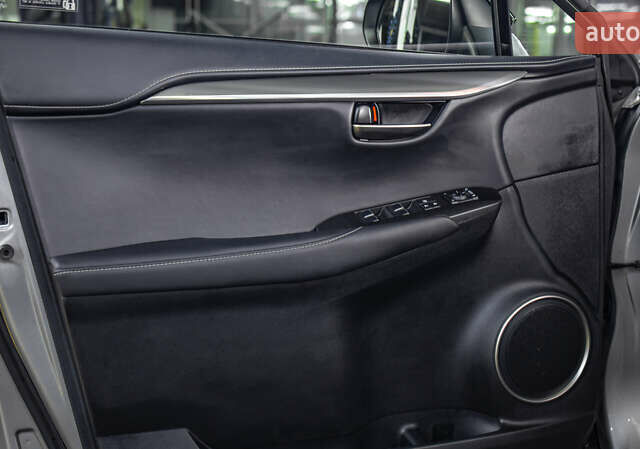 Серый Лексус НХ, объемом двигателя 2 л и пробегом 29 тыс. км за 33800 $, фото 59 на Automoto.ua