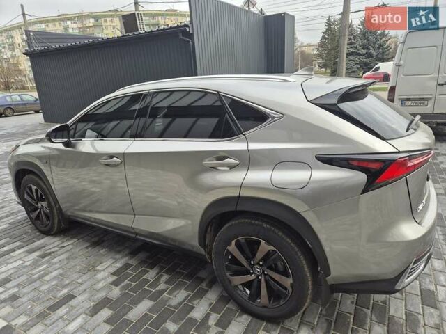 Сірий Лексус НХ, об'ємом двигуна 1.99 л та пробігом 28 тис. км за 37500 $, фото 3 на Automoto.ua