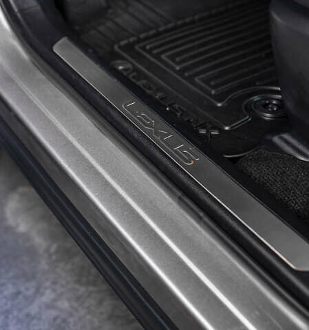 Серый Лексус НХ, объемом двигателя 2 л и пробегом 29 тыс. км за 33800 $, фото 51 на Automoto.ua